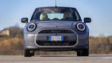 Mini Cooper Cabrio 2025, il nuovo frontale