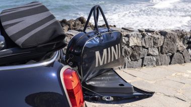 Mini Cooper SE Cabrio elettrica, invariato il bagagliaio da 160 litri
