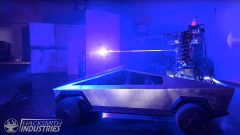 Video YouTube: un mini Tesla Cybertruck con cannone laser
