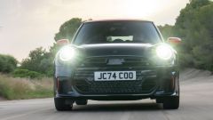 Tutto su nuova Mini JCW benzina 2025: il motore, il cambio... Video