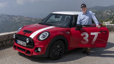 Mini Paddy Hopkirk Edition: il pilota nordirlandese con la nuova Mini a lui dedicata