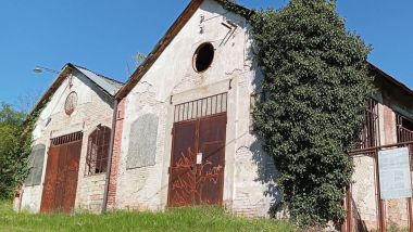 Miniera petrolifera di Vallezza, quel che resta delle officine