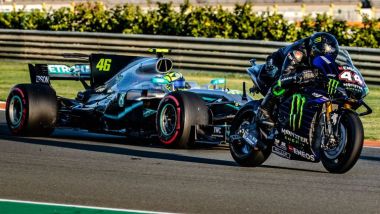 Monster Energy, Valencia, 9 dicembre 2019 - Valentino Rossi (Yamaha) e Lewis Hamilton (Mercedes)