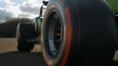 Montare gomme slick da Formula 1 su auto sportiva stradale? Video