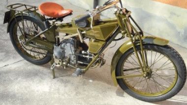 Moto Guzzi: la Normale è la prima 2 ruote ufficiale di Mandello