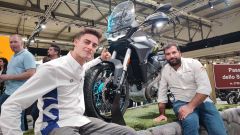 Moto Guzzi Stelvio: tecnologia, tecnica e grafiche a EICMA 2023. Video