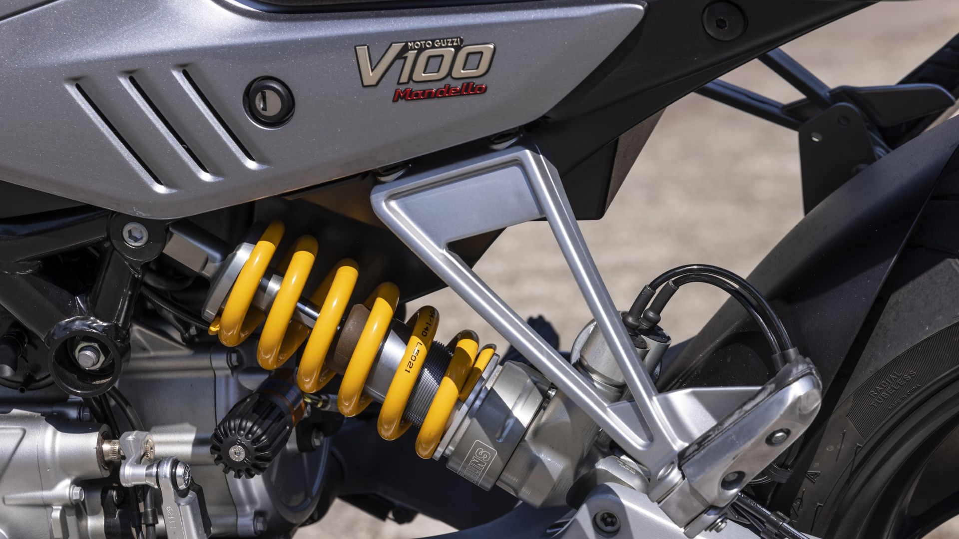 Moto Guzzi V100 Mandello: il primo contatto, il prezzo - Anteprima, Prova e  Foto - Dueruote