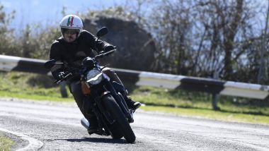 Moto Guzzi V7 Stone 2021: la prova