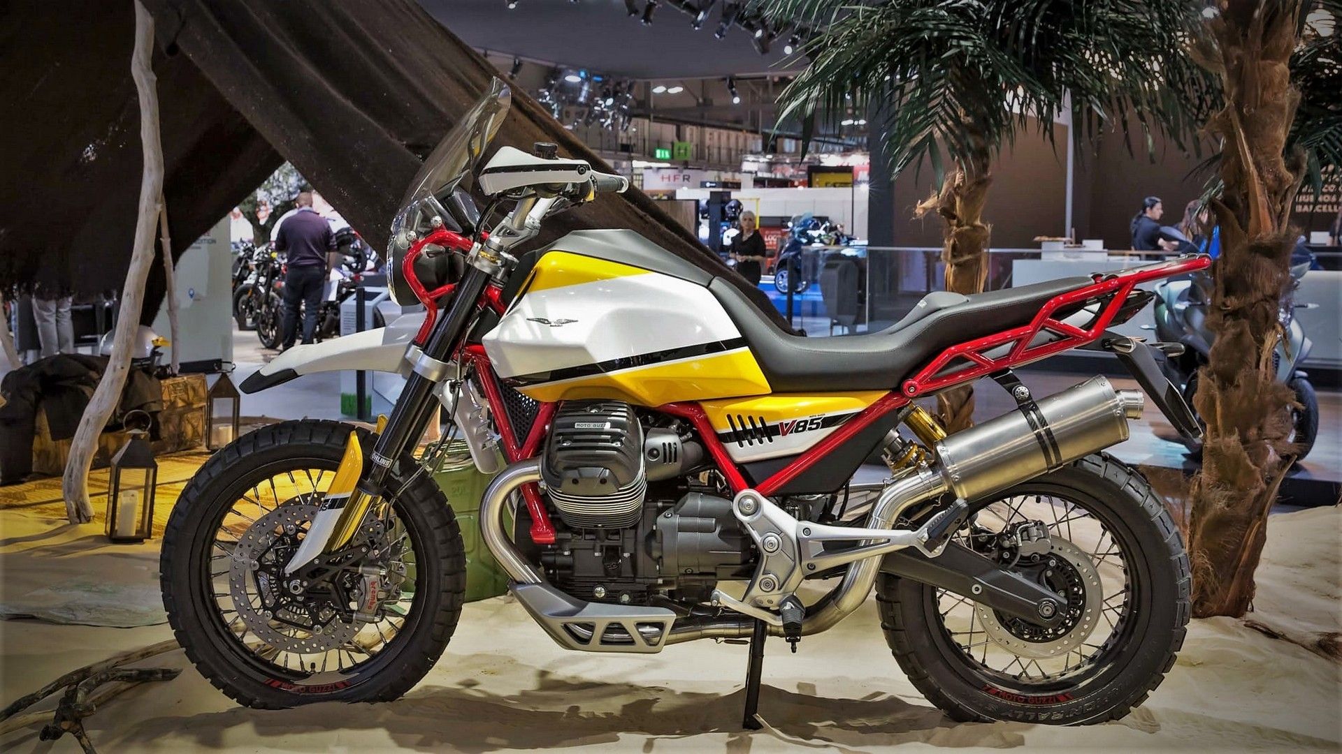 Moto Guzzi V85 foto e caratteristiche della nuova enduro 