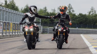 Moto vs pilota, il tester di Motorbox sulla Fantic Stealth 500 contro Aron Canet sulla Stealth 125. Che la sfida abbia inizio!