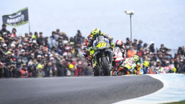 MotoGP Australia 2019, Phillip Island: Valentino Rossi (Yamaha) comanda il gruppo