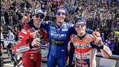 MotoGP Australia 2022, Phillip Island: il podio con Alex Rins (Suzuki), Marc Marquez (Honda), Francesco Bagnaia (Ducati)
