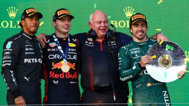 MotoGP Australia 2023, Melbourne: il podio con Verstappen (Red Bull), Hamilton (Mercedes) e Alonso (Aston Martin)
