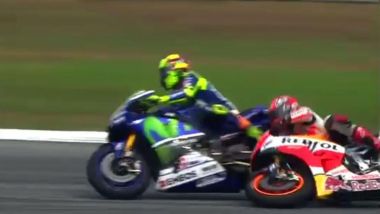MotoGP, GP Malesia 2015: lo scontro di Sepang tra Valentino Rossi e Marc Marquez