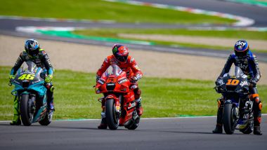 MotoGP Italia 2021, Mugello: Francesco Bagnaia (Ducati) tra Valentino Rossi (Yamaha) e Luca Marini