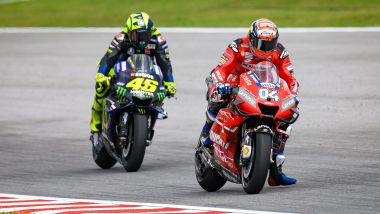 MotoGP Malesia 2019, Sepang: Valentino Rossi (Yamaha) insegue Andrea Dovizioso (Ducati)