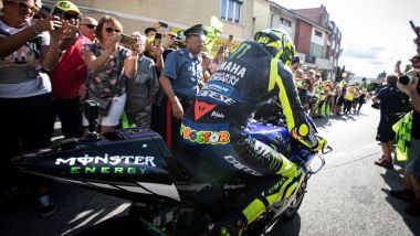 MotoGP San Marino 2019, Valentino Rossi da Tavullia a Misano sulla Yamaha M1 