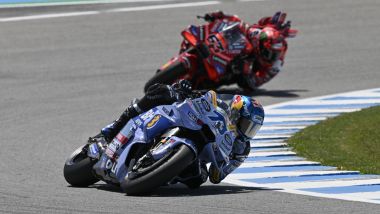 MotoGP Spagna 2025, Jerez. Alex Marquez e Francesco Bagnaia (Ducati). Credits: MotoGP.com