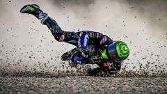 MotoGP: Crutchlow cade, Lorenzo sfotte. È rissa social