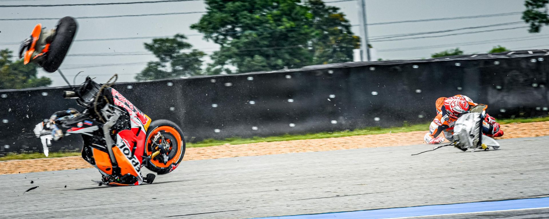 MotoGP Buriram FP1: Le Immagini Della Caduta Di Marquez - MotorBox