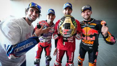 MotoGP Valencia 2022, Cheste: Francesco Bagnaia (Ducati) con i tre sul podio: Rins, Martin e Binder