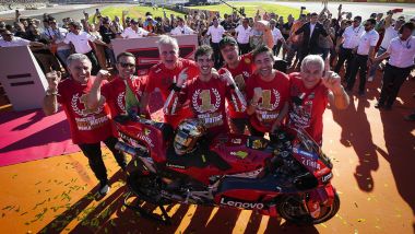 MotoGP Valencia 2022, Cheste: Francesco Bagnaia (Ducati) festeggia il titolo mondiale