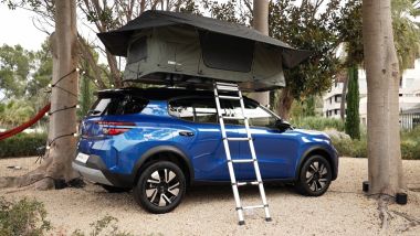 MotorBox auto dell'anno 2024: la Opel Frontera con tenda da campeggio