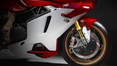 MV Agusta Superveloce 1000 Serie Oro, il freno anteriore è carenato