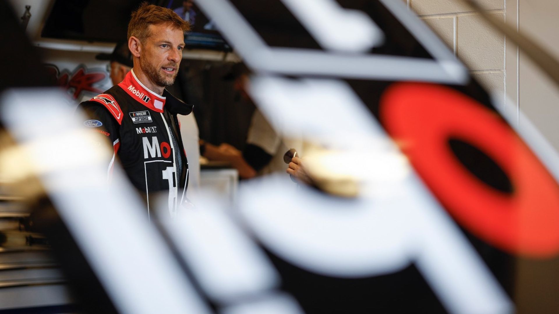 Nascar: ad Austin, Button vince la sfida con Raikkonen