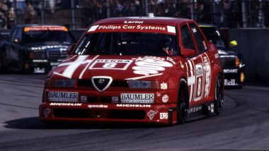 Nicola Larini su Alfa Romeo 155 V6 Ti DTM (1993)