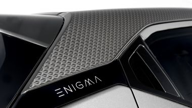 Nissan Juke Enigma: il badge sul montante posteriore