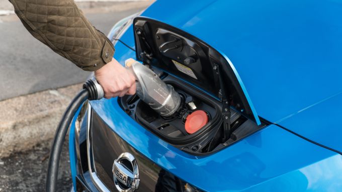 Nissan EVCare test drive di 48 ore per provare l'elettrica Leaf