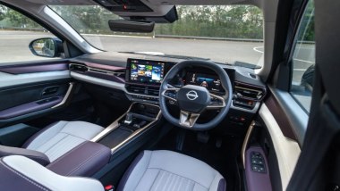 Nissan Tekton: l'abitacolo spazioso e ben rifinito del SUV costruito in India