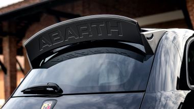 Nuova Abarth 695 Esseesse: l'alettone posteriore regolabile aumenta il carico aerodinamico