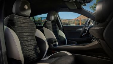 Nuova Alfa Romeo Tonale: i sedili confortevoli e sportivi rivestiti con materiali pregiati