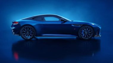 Nuova Aston Martin DB12 S: debutta la supercar inglese con motore V8 biturbo da 700 CV