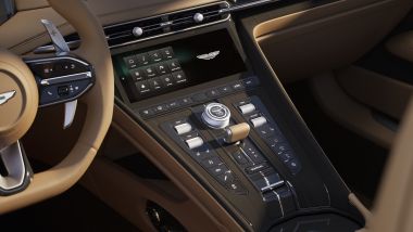 Nuova Aston Martin DB12 Volante: la consolle centrale con il touchscreen da 10,25''