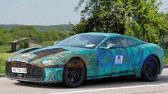 Scheda tecnica e foto spia di nuova Aston Martin DBS V12