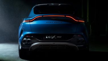 Nuova Aston Martin DBX707: il design originale dei fanali posteriori a LED