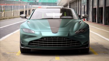 Nuova Aston Martin Vantage F1 Edition: il frontale molto aggressivo della coupé inglese