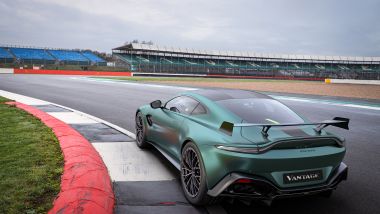 Nuova Aston Martin Vantage F1 Edition: la sportiva inglese in stile Safety Car