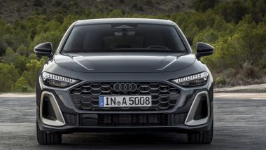 Nuova Audi A5: la calandra Singleframe con effetto 3D e i fari Matrix LED