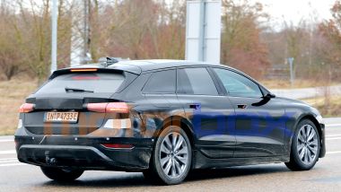 Nuova Audi A6 Avant e-tron: la wagon elettrica durante i collaudi su strada