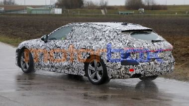 Nuova Audi A7 Avant: il prototipo mimetizzato durante i collaudi vicino a Ingolstadt