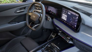 Nuova Audi Q3 2.0 TDI S Line Edition: l'abitacolo con Digital Stage composto da due display