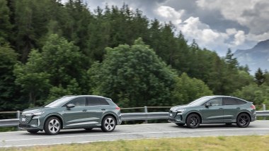 Nuova Audi Q4 e-tron: la variante SUV standard e la Sportback su strada