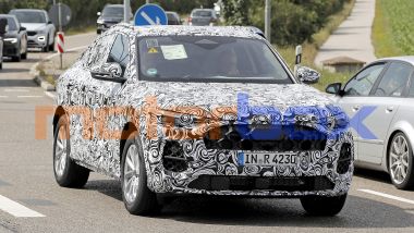 Nuova Audi Q5 Sportback 2025, si intravede la griglia Singleframe