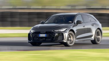 Nuova Audi RS 5: la Avant in sbandata controllata fra i cordoli della pista