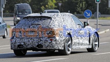 Nuova Audi RS6 Avant: il muletto camuffato non può nascondere i due classici scarichi ovali