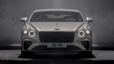 Nuova Bentley Continental GT Speed: il frontale con la generosa griglia scura e i fari a LED